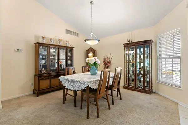1138 Cherrywood LN, Schererville, IN 46375