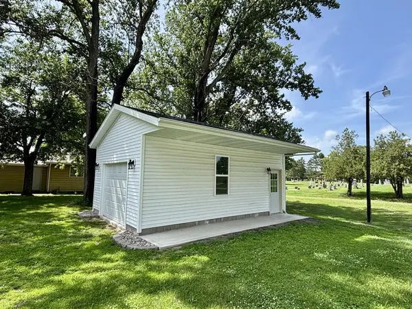 5688 W 665 N, Winamac, IN 46996