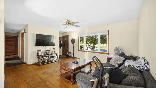 92 N County Line Road, Hobart, IN 46342