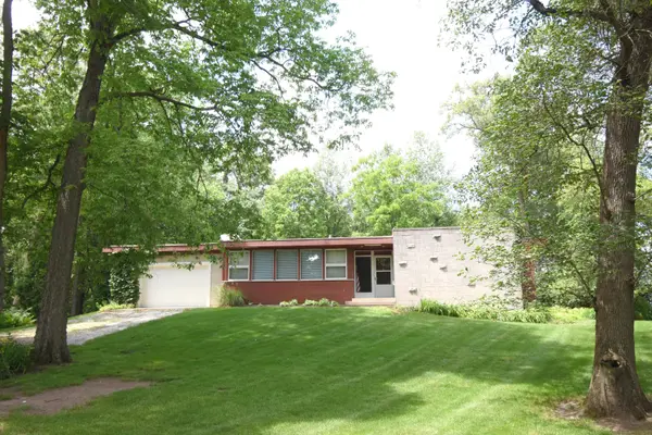 900 W Winding Road, Rensselaer, IN 47978
