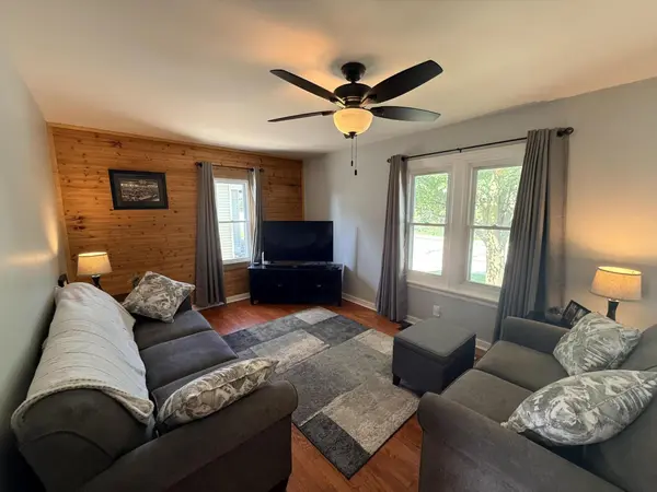 1106 Campbell ST, Valparaiso, IN 46385