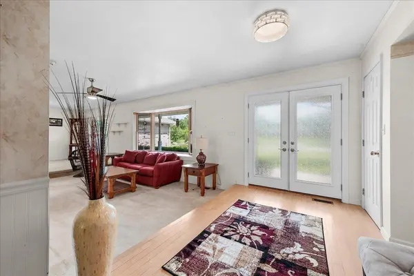 425 Rolling Meadow DR, Valparaiso, IN 46385