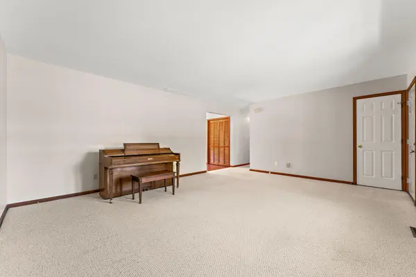 9082 Estates Drive, Demotte, IN 46310
