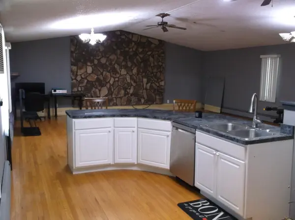 704 N Oakwood DR, Griffith, IN 46319