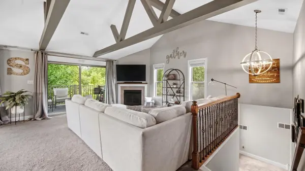 11031 Beacon CT, St. John, IN 46373