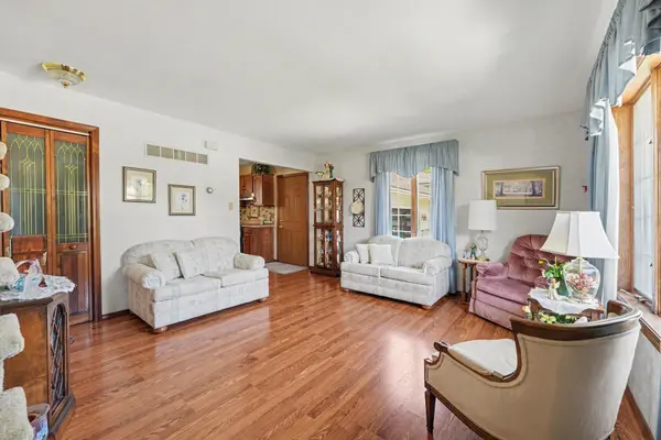 633 Imperial DR, Crown Point, IN 46307