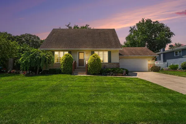 633 Imperial DR, Crown Point, IN 46307