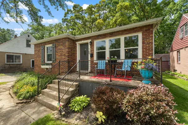 16 Beverly BLVD, Hobart, IN 46342