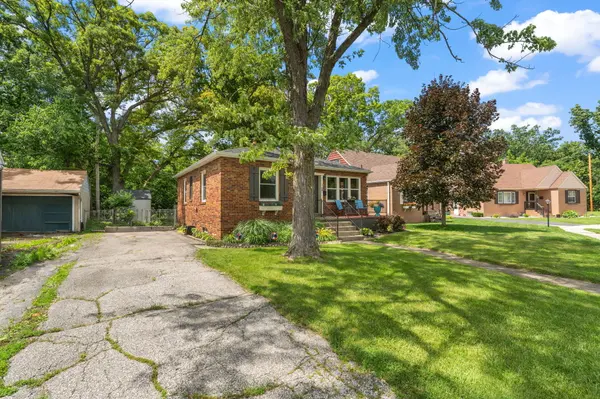 16 Beverly BLVD, Hobart, IN 46342