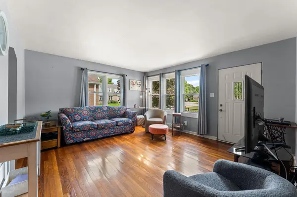 16 Beverly BLVD, Hobart, IN 46342