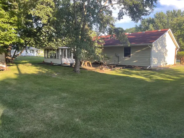 1703 Eisenhower AVE, Valparaiso, IN 46383
