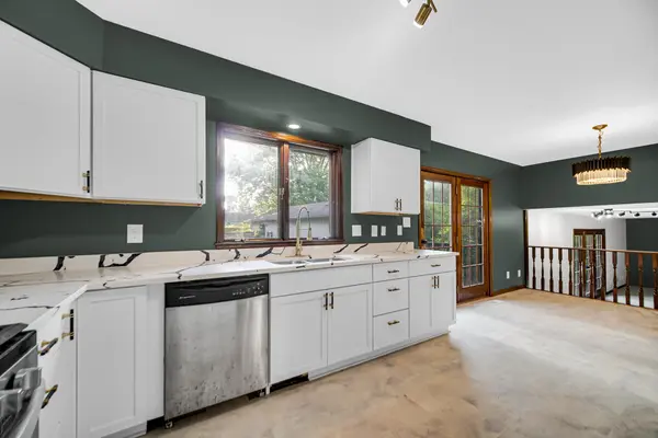 822 Luther DR, Hobart, IN 46342