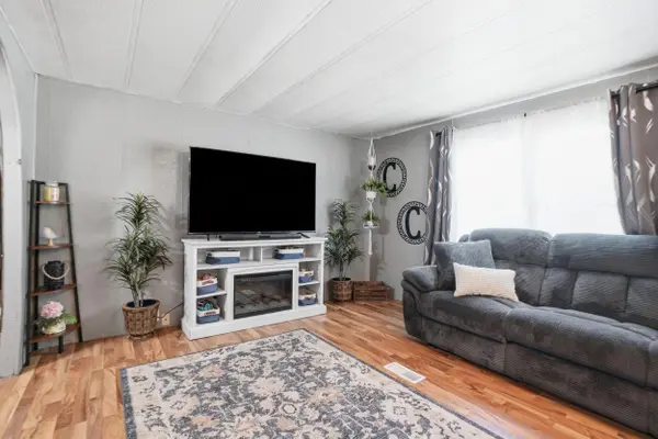 9390 N 1000, Demotte, IN 46310