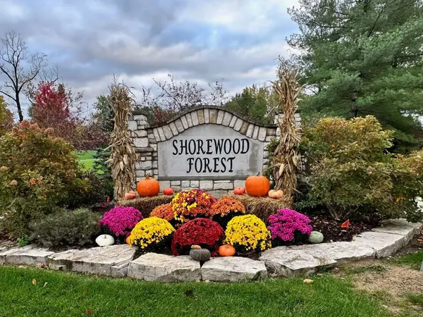 454 Roxbury RD, Valparaiso, IN 46385