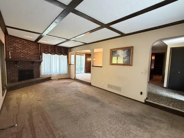1076 Shoreline Road, Crown Point, IN 46307