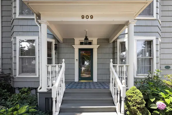 909 Pennsylvania AVE, La Porte, IN 46350