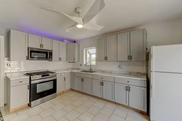 7420 S Mccook Avenue, Hammond, IN 46323