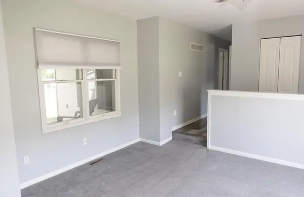 4040 Kingsway Drive, Crown Point, IN 46307