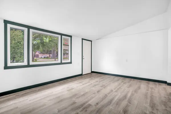 400 Woodlawn AVE, Chesterton, IN 46304