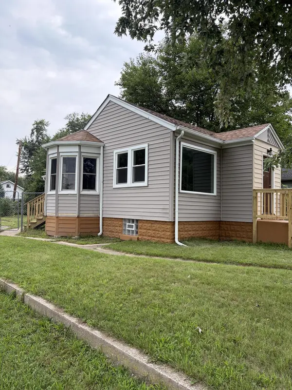 1176 Matthews ST, Gary, IN 46406