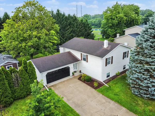 3707 Oak Grove Drive, Valparaiso, IN 46383