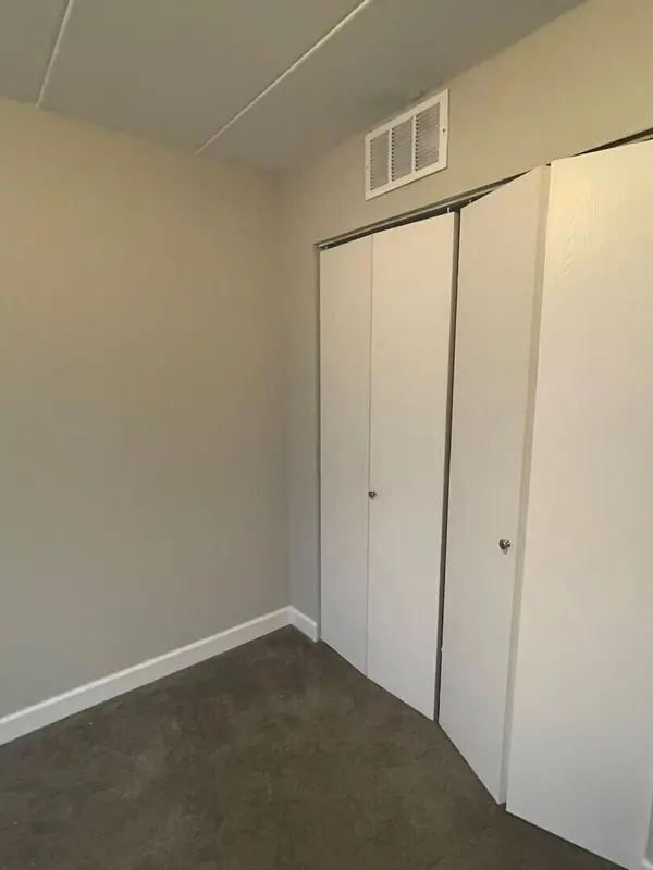 2237 175th ST #2b, Lansing, IL 60438