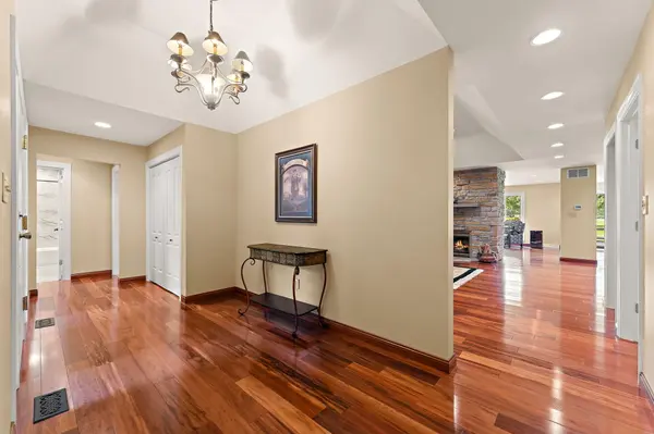 236 Inverness LN, Schererville, IN 46375