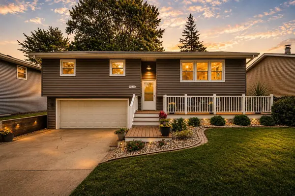 9539 Hawthorne DR, Munster, IN 46321