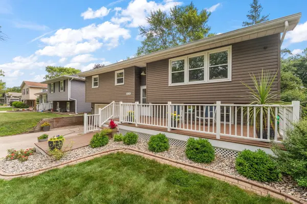 9539 Hawthorne Drive, Munster, IN 46321