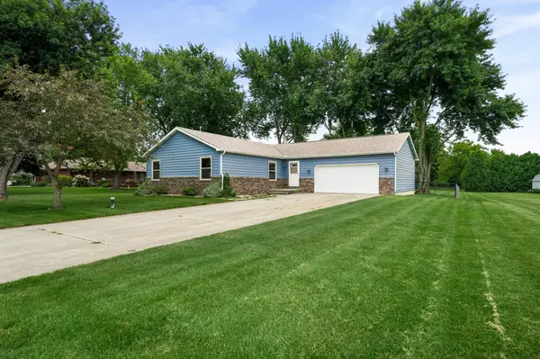176 Boxwood CT, Valparaiso, IN 46383