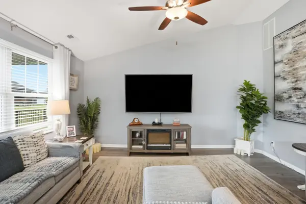 8460 Larkspur Terrace, St. John, IN 46373