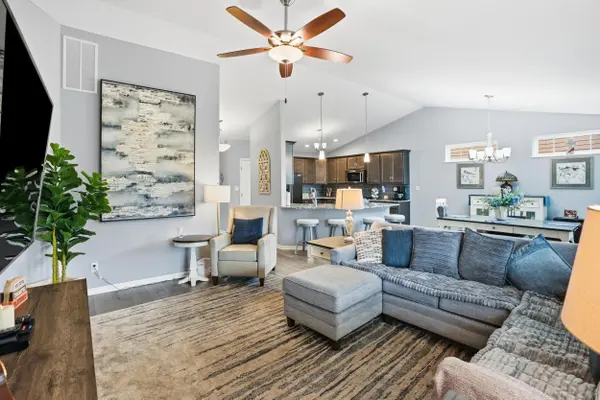 8460 Larkspur Terrace, St. John, IN 46373