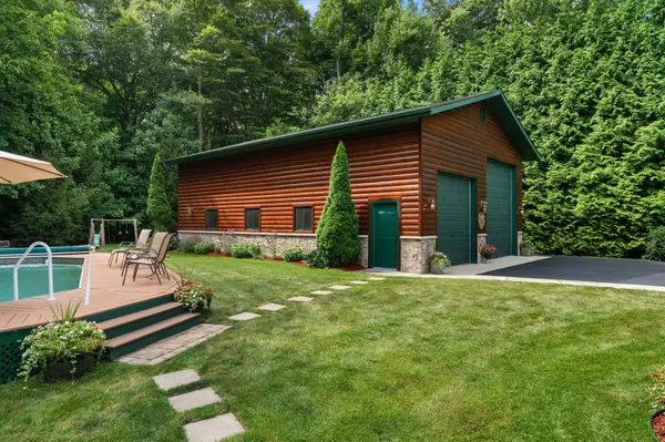 1003 Country Creek LN, Chesterton, IN 46304
