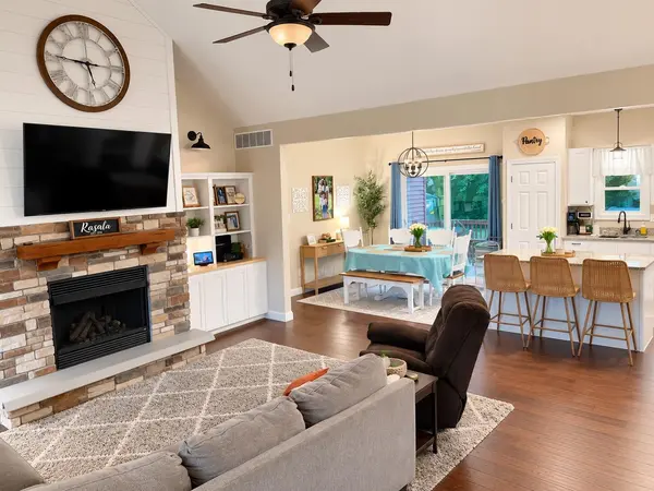 685 Coyote Trail, Kouts, IN 46347