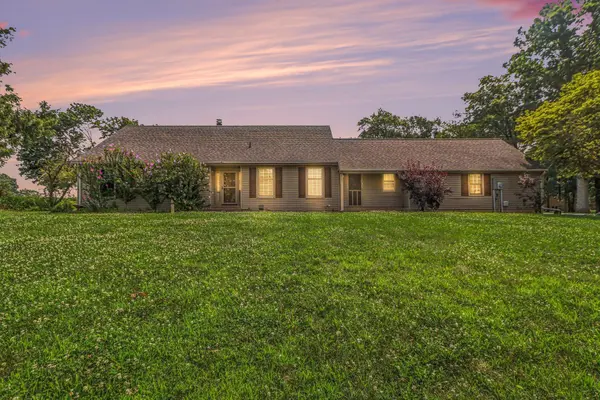 11 Sager RD, Valparaiso, IN 46383