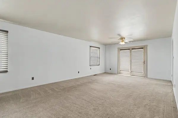 11 Sager RD, Valparaiso, IN 46383