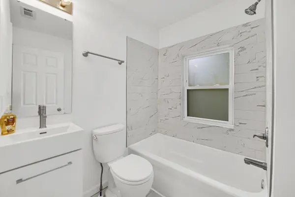 204 Brown ST #2, Valparaiso, IN 46383