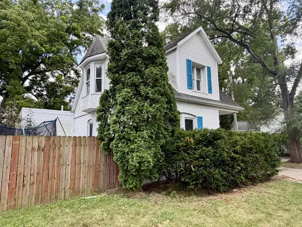 406 Locust ST, Valparaiso, IN 46383