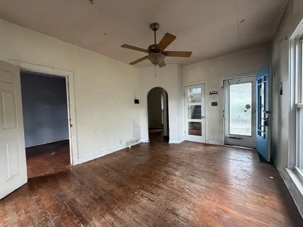 406 Locust ST, Valparaiso, IN 46383