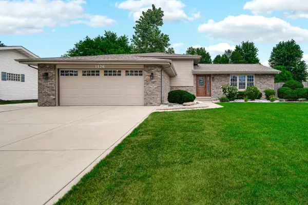 1526 Clover LN, Schererville, IN 46375