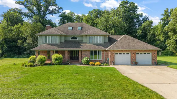 402 Rolling Meadow Drive, Valparaiso, IN 46385