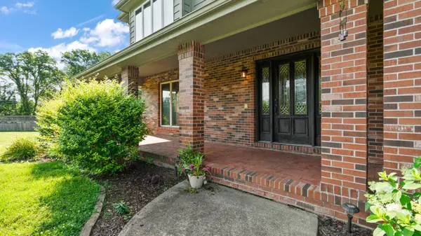 402 Rolling Meadow Drive, Valparaiso, IN 46385