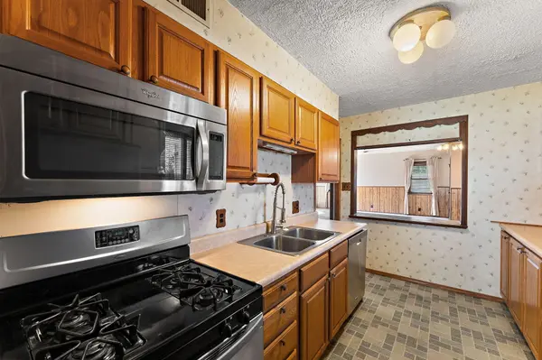 206 E 9th ST, La Porte, IN 46350