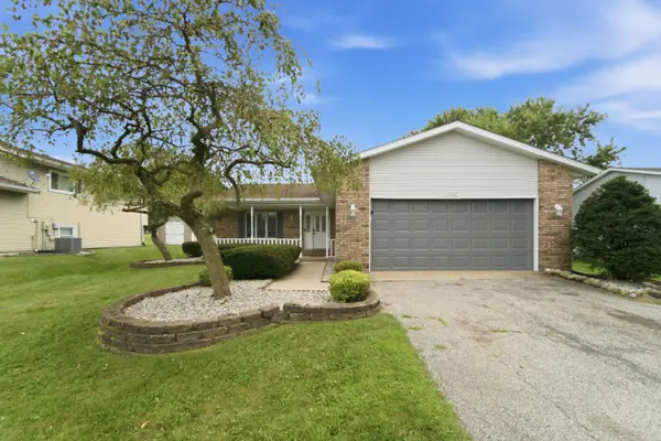3695 Kingsway DR, Crown Point, IN 46307