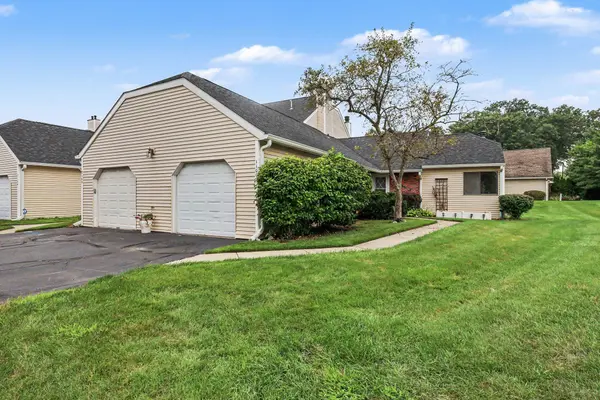 1100 Saratoga LN, Chesterton, IN 46304