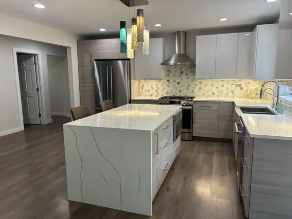 239 Crabapple LN, Valparaiso, IN 46383