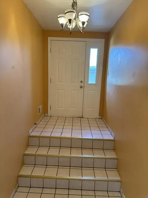 2112 Terrace DR #2112, Highland, IN 46322