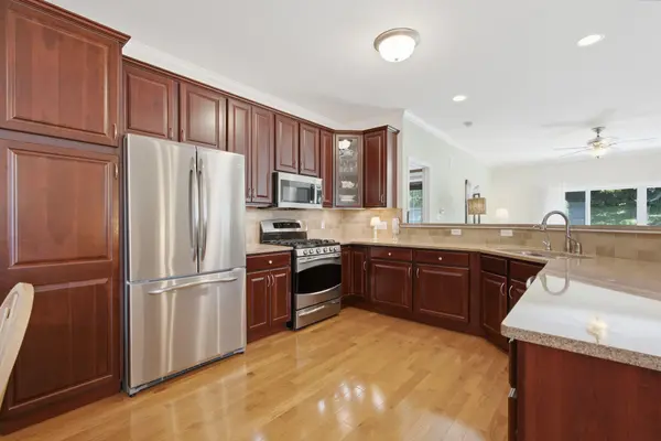 8789 Forest Glen CT, St. John, IN 46373