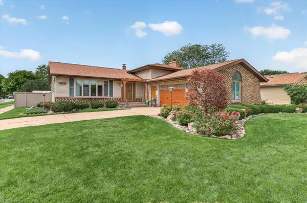 9838 Redbud RD, Munster, IN 46321