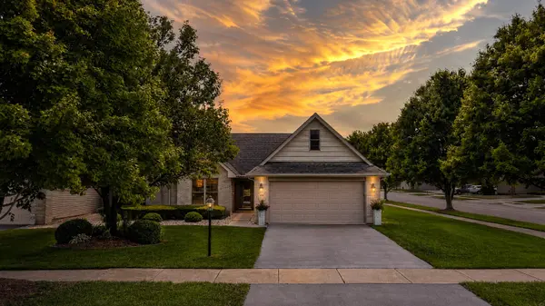 1081 Wildwood LN, Schererville, IN 46375